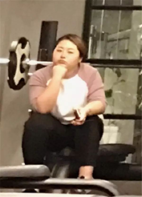 中国辣妹狂晒“蜜桃臀”火遍朋友圈