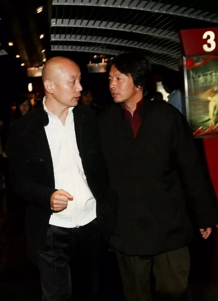 2007年11月20日,刘震云和葛优出席"冯小刚贺岁电影十周年大放送"活动.