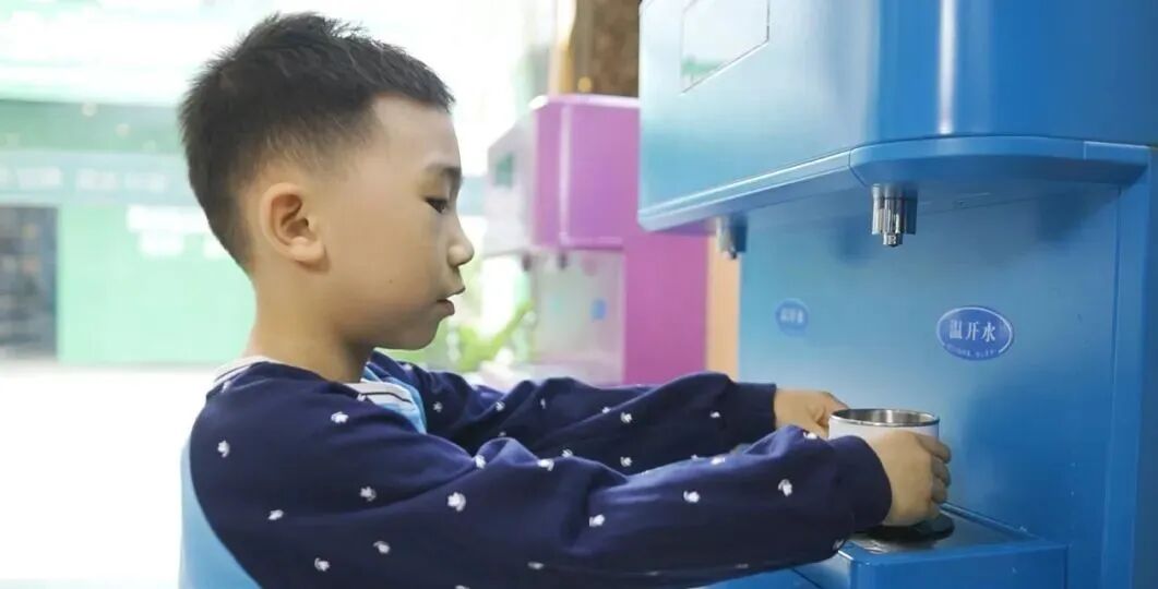 父母好帮手，护幼苗成长——永宸幼儿园饮水机_2