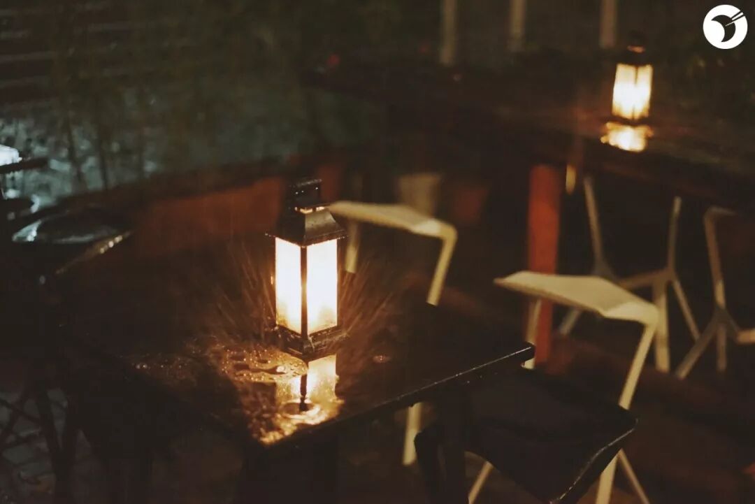 东城"洋人区"里的小酒馆,开业至今只卖一种酒