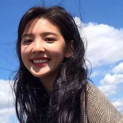 费启鸣章若楠在一起?合体穿情侣服?章女士热搜不断