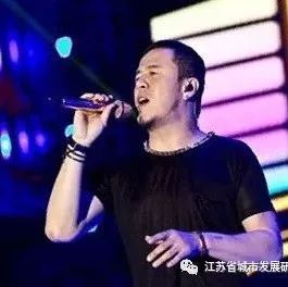 杨坤演唱《点亮智慧人生》(北京科教频道宣传主题曲)