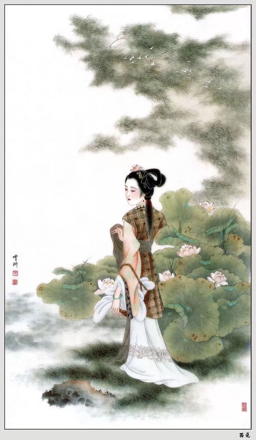 绣面芙蓉一笑开, 斜飞宝鸭衬香腮,眼波才动被人猜。 一面风情深有韵,半笺娇恨寄幽怀。 汉君/西施 天青泥加本山绿泥 (自己调配) 窑温高达1400度左右 全手工|应书良制 汉君 精心挑选黄龙山原矿本山绿泥及天青泥。 非柴烧,烧制温度达到1420的高温。 汉君壶源于曼生壶中的扁石壶之式,器形与曼生扁石壶相仿,但器形有些笨拙,后经艺人不断改进,至清末民初时基本定型,是为平盖汉君壶。 早期的壶型身似扁鼓,腹部呈带状,于其折边向上下收敛至口,底,圆把,流微曲,盖平,椭圆形桥扭,此种汉君流行于三四