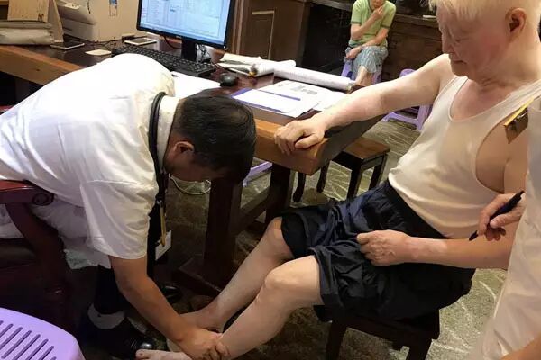 基层医疗与综合医院的差别是资源配置不同，不应该是医生能力不同