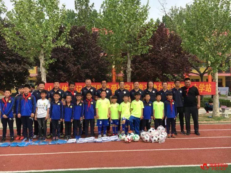 "关爱留守小学齐鲁行"走进岳楼菏泽小学下国旗1儿童讲话稿月图片