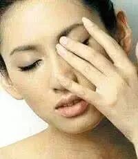 女子半夜突然眼睛疼得什么都看不见 罪魁祸首是它