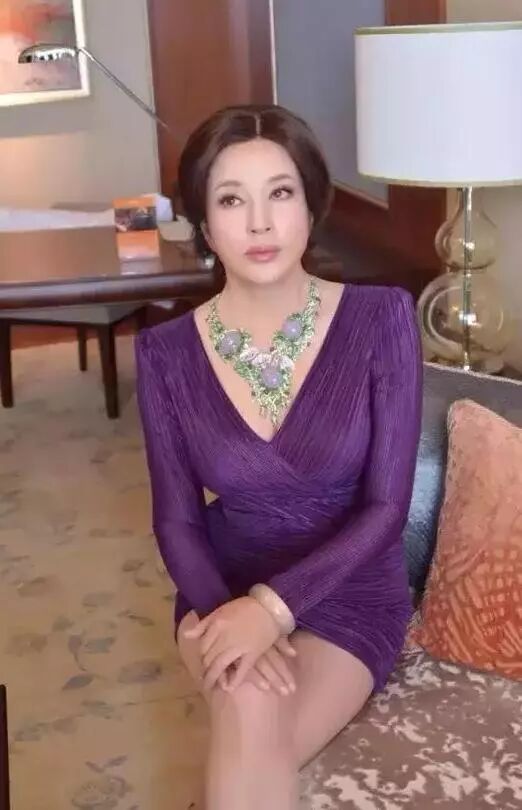 刘晓庆收藏这种翡翠赚了几千万,有人买回来戴了两个月却发生这种事!