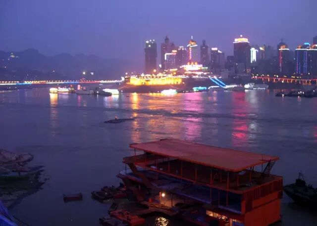 毛肚、鸭肠、黄喉则是代表重庆火锅的名片(图2)