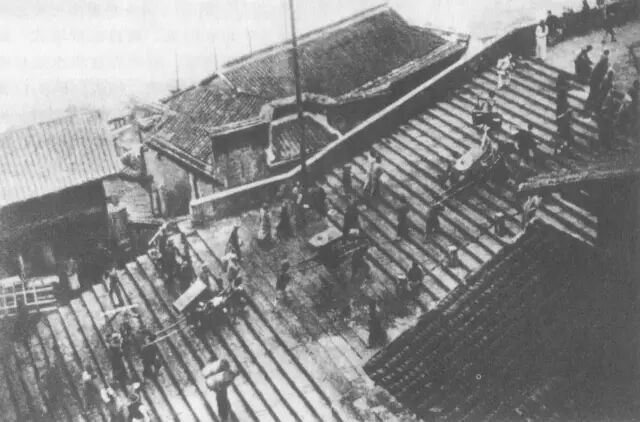 毛肚、鸭肠、黄喉则是代表重庆火锅的名片(图4)