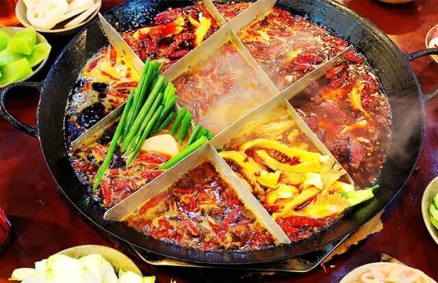 毛肚、鸭肠、黄喉则是代表重庆火锅的名片(图1)