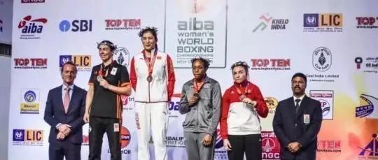 中国运动员李倩在印度斩获女子拳击75公斤级冠军 ​