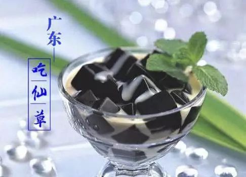 仙草又名凉粉草、仙人草，唇形科仙草属草本植物，是重要的药食两用植物