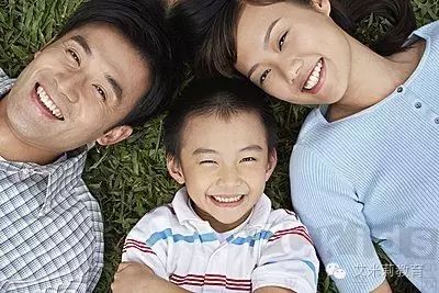【艾米莉教育】黄磊:致女儿,你们不用成为少数,平凡就...
