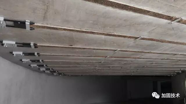 车库坡道预应力碳板加固工程