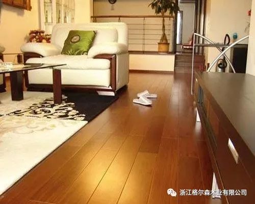 地板安裝要留縫隙嗎_木地板出現縫隙怎么辦_漏縫隙地板50*70塑料漏糞板