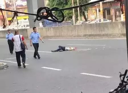 一男子被公交车碾到脑袋死亡!