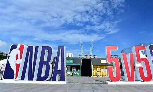 晨报送福利,留言赠球票!NBA5v5篮球赛周六来到河西万达,雄鹿大将米德尔顿和勇士啦啦队等着你