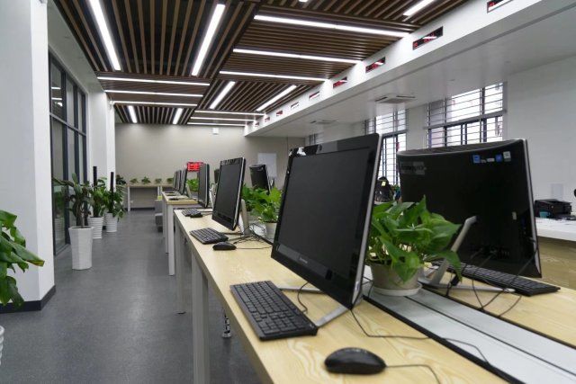 大家好，给大家介绍一下，这是东南大学综合服务大厅(东南大学综合服务中心)