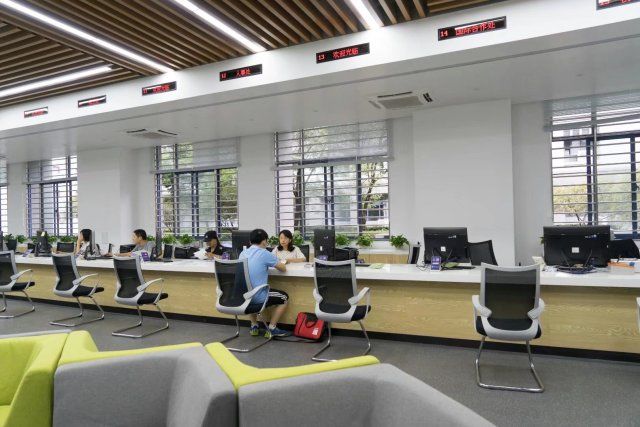 大家好，给大家介绍一下，这是东南大学综合服务大厅(东南大学综合服务中心)