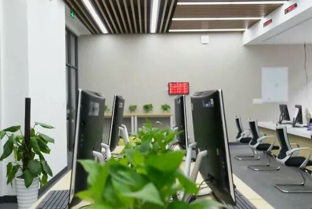 大家好，给大家介绍一下，这是东南大学综合服务大厅(东南大学综合服务中心)