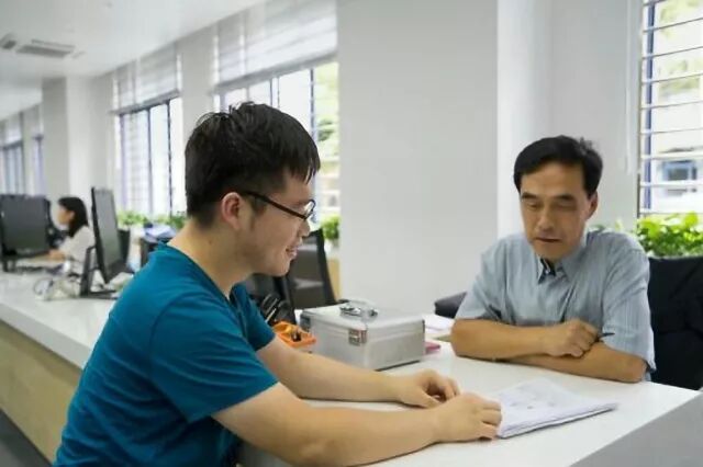 大家好，给大家介绍一下，这是东南大学综合服务大厅(东南大学综合服务中心)