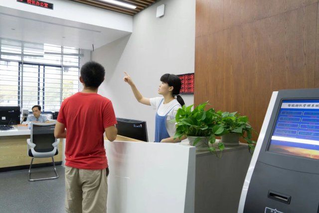 大家好，给大家介绍一下，这是东南大学综合服务大厅(东南大学综合服务中心)