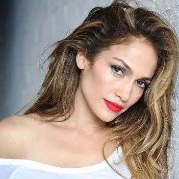 49岁的Jennifer Lopez年轻逆天,但就算知道了秘诀也没用!因为你做不到!