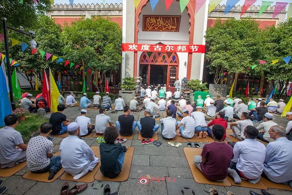 杭州凤凰寺举行一年一度盛大的古尔邦节
