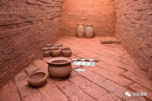 蓝山县五里坪古墓群新发现8座东汉纪年砖室墓_湖南名人网