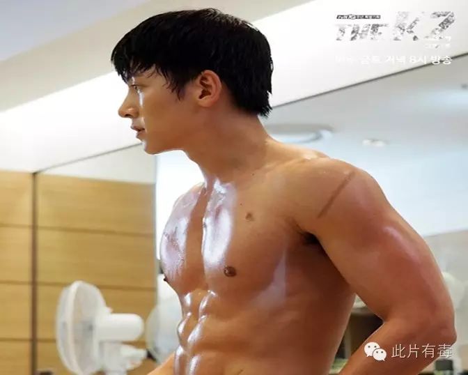 THE K2:韩剧都这么大尺度了?男主浴室上演全裸肉搏戏,还捡肥皂了!