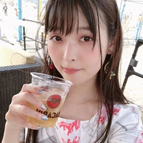 美女声优上坂堇晒夏日美照