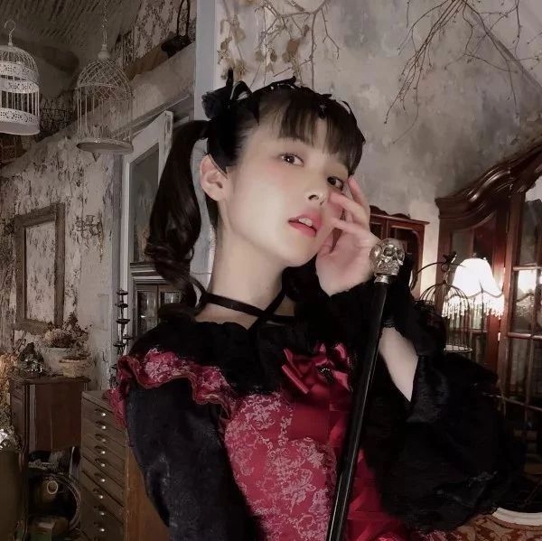 可爱-上坂堇为lolita服装工作室代言中