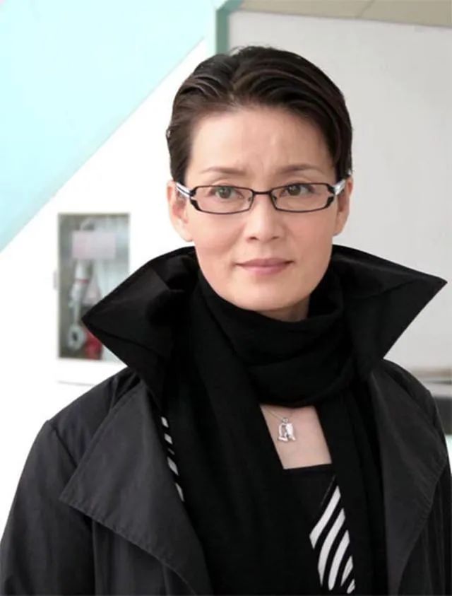 在做女人和成功之间，她选择了后者，66岁依然美丽