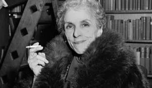 离异无子，情人去世，经商失败，后靠写作获得新生