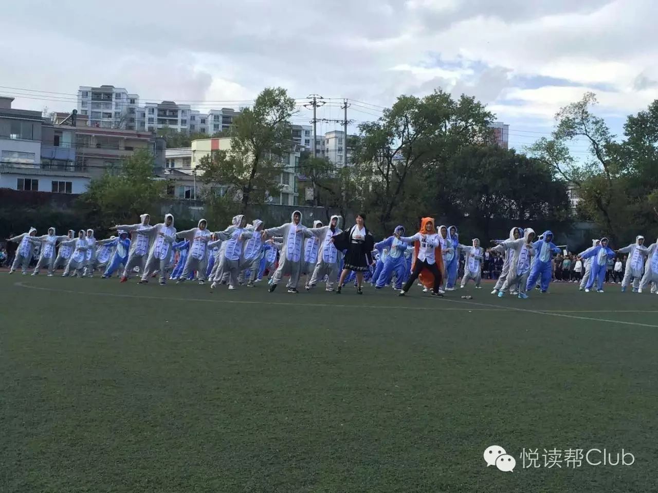 安顺一中学生脑洞大开,"奇葩"校运会和标语惊呆众人!