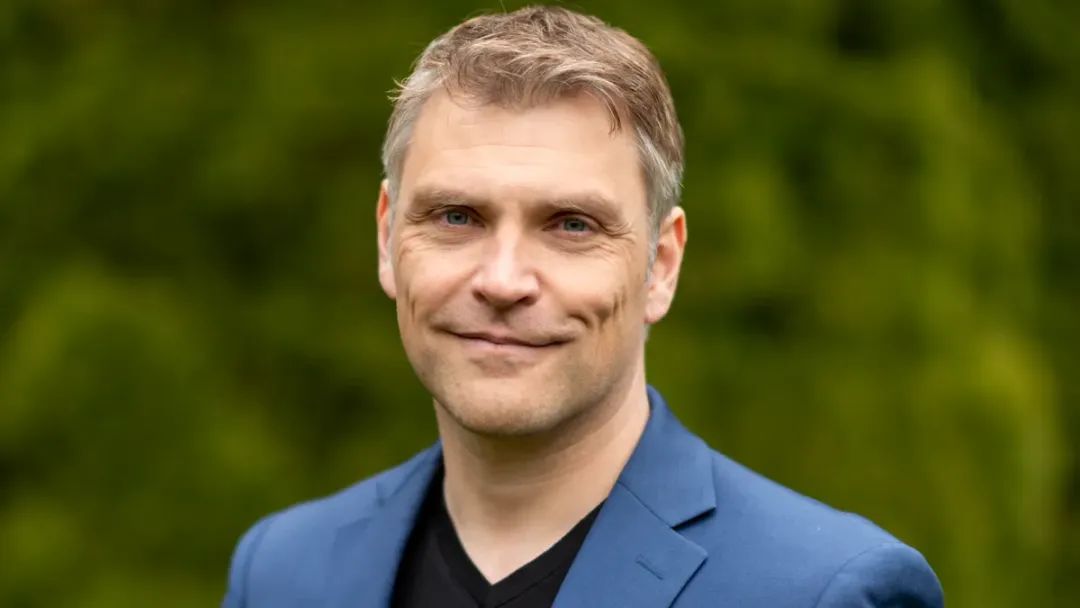 丹纳赫首席数据和人工智能官马丁·斯坦普 (Martin Stumpe) 的头像。