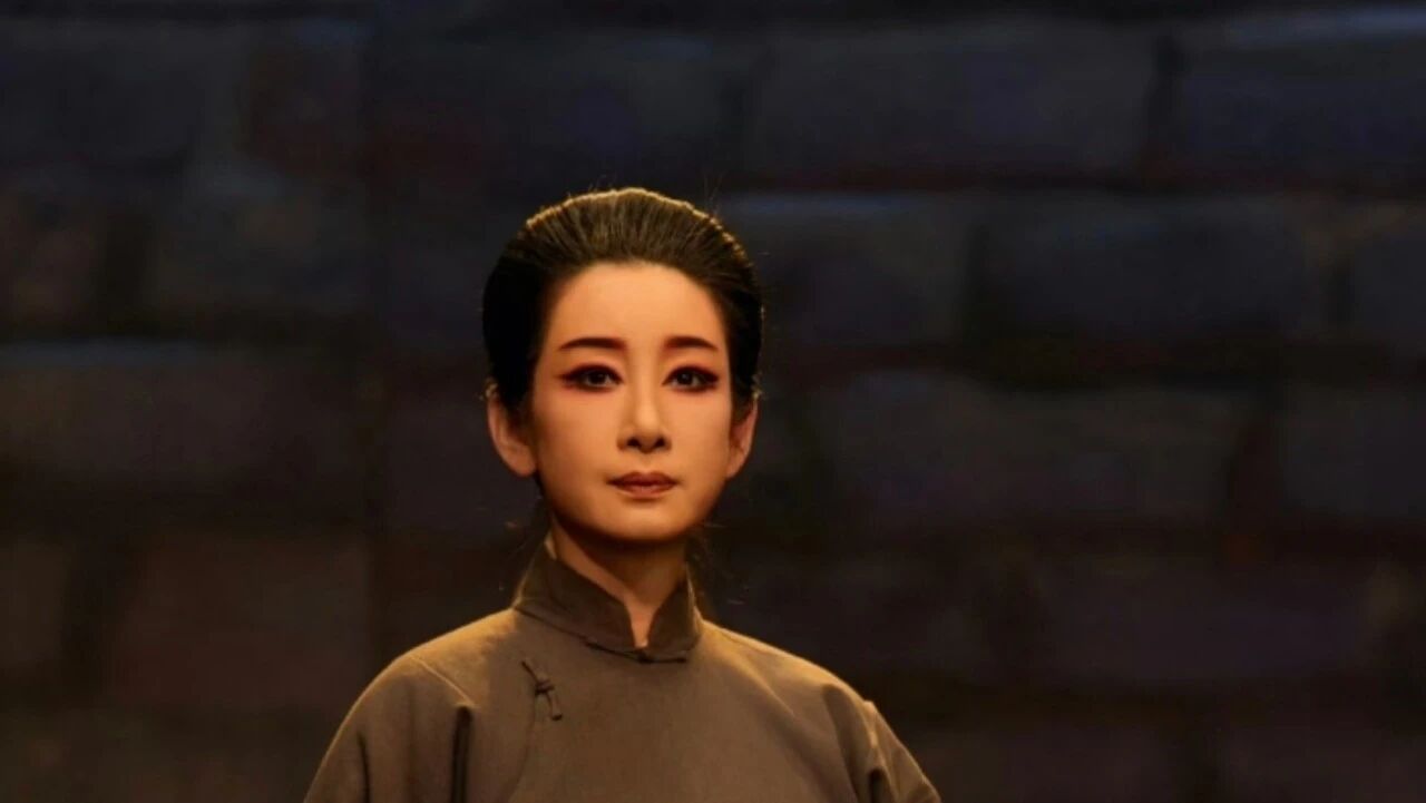 秦海璐演活了这个&ldquo;输不起&rdquo;的女人,我才看懂,傲气,是穷途末路的人最后的体面
