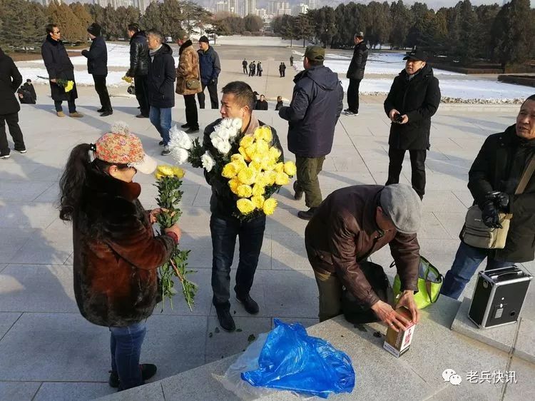 他们是:被成都军区授予"钢铁战士"荣誉称号的董永安(文县,一等功臣