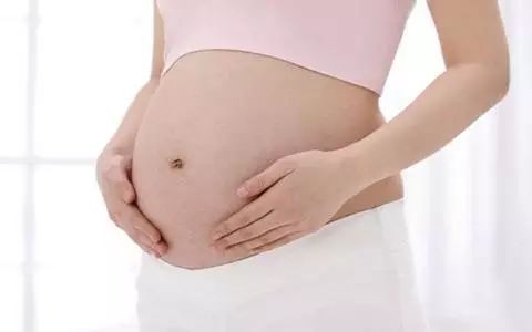 高龄产妇第7次怀孕,结果子宫被撑破,大人胎儿命悬一线!都怪…