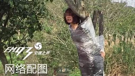 晓红告诉了他们婆家的住址,并且要求他们把老公和公公婆婆绑起来,使劲