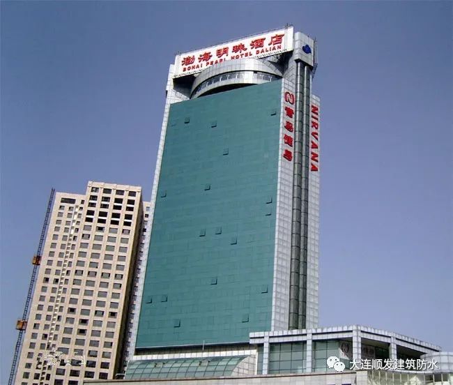 在沈阳市,一座雄伟壮丽的21世纪大厦落成了,大厦位于沈阳市东陵区