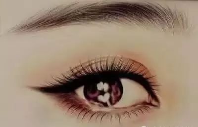 女人眉眼间有痣图解_女人眉眼面相_女人眼眉间有痣