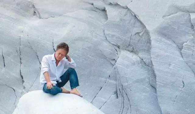 他是林青霞唯一的偶像，数百万人因为他改变了自己的人生