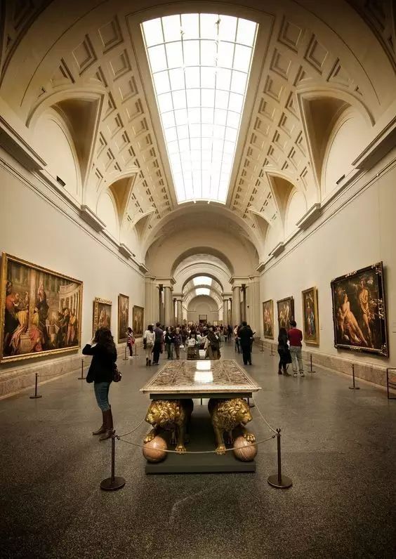 普拉多博物馆是世界一流的美术馆,是世界四大博物馆之一,也是收藏
