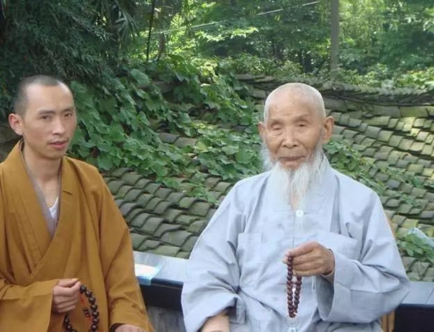 峨眉山镇山之宝的高僧每天10万佛号活到111岁有何修行心得