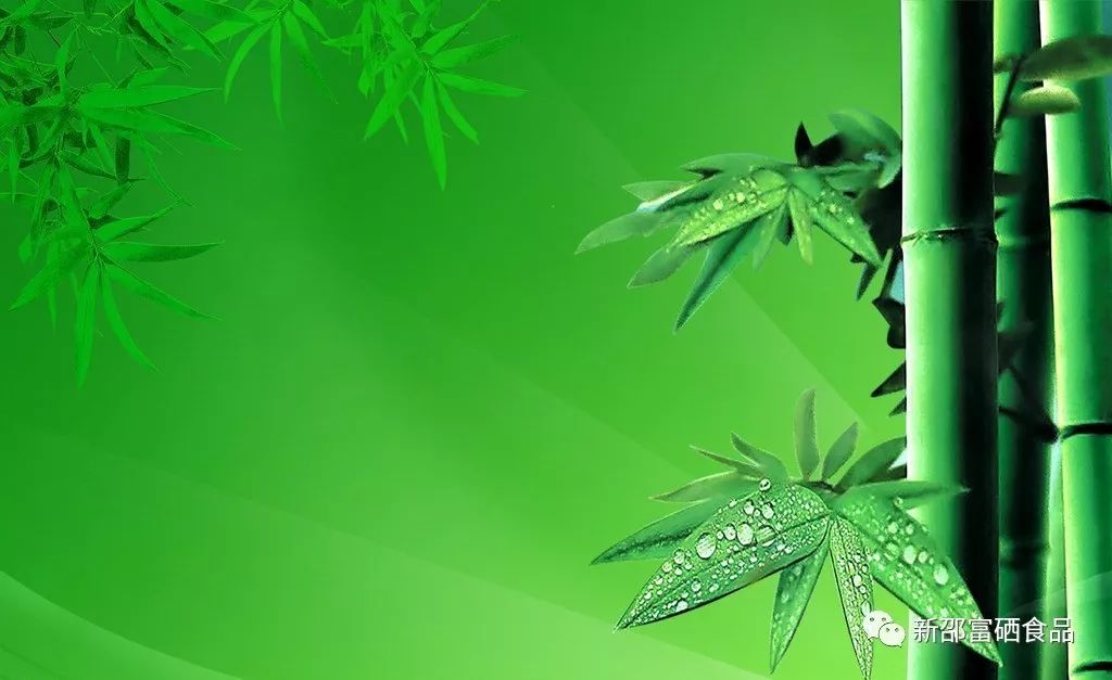 竹子一身都是宝,竹子底部口径较大的几段用来烤鸡,中间的几段用来烤