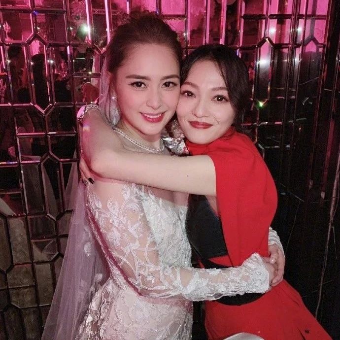 钟欣潼大婚好闺蜜张韶涵不是伴娘,笑称阿娇是昏君自己是涵妃
