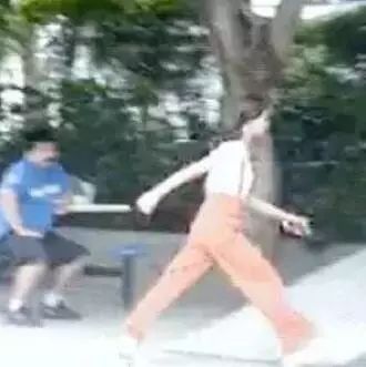 刘诗诗走路太豪迈,吓坏路人