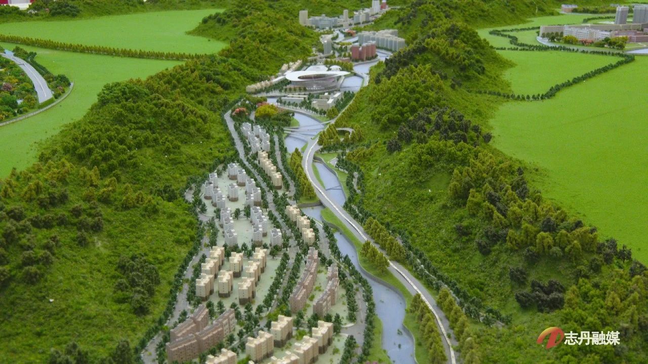 李炜深入县住建  城管系统调研