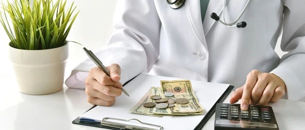 三甲外科主治年收入 40 万，光缴税每月都要五六千，谁说当医生一定穷？